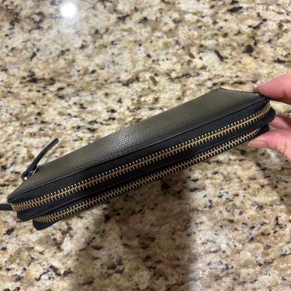 KATE SPADE NEW YORK
Jeanne Large Carryall Wristlet - Picture 3 of 5